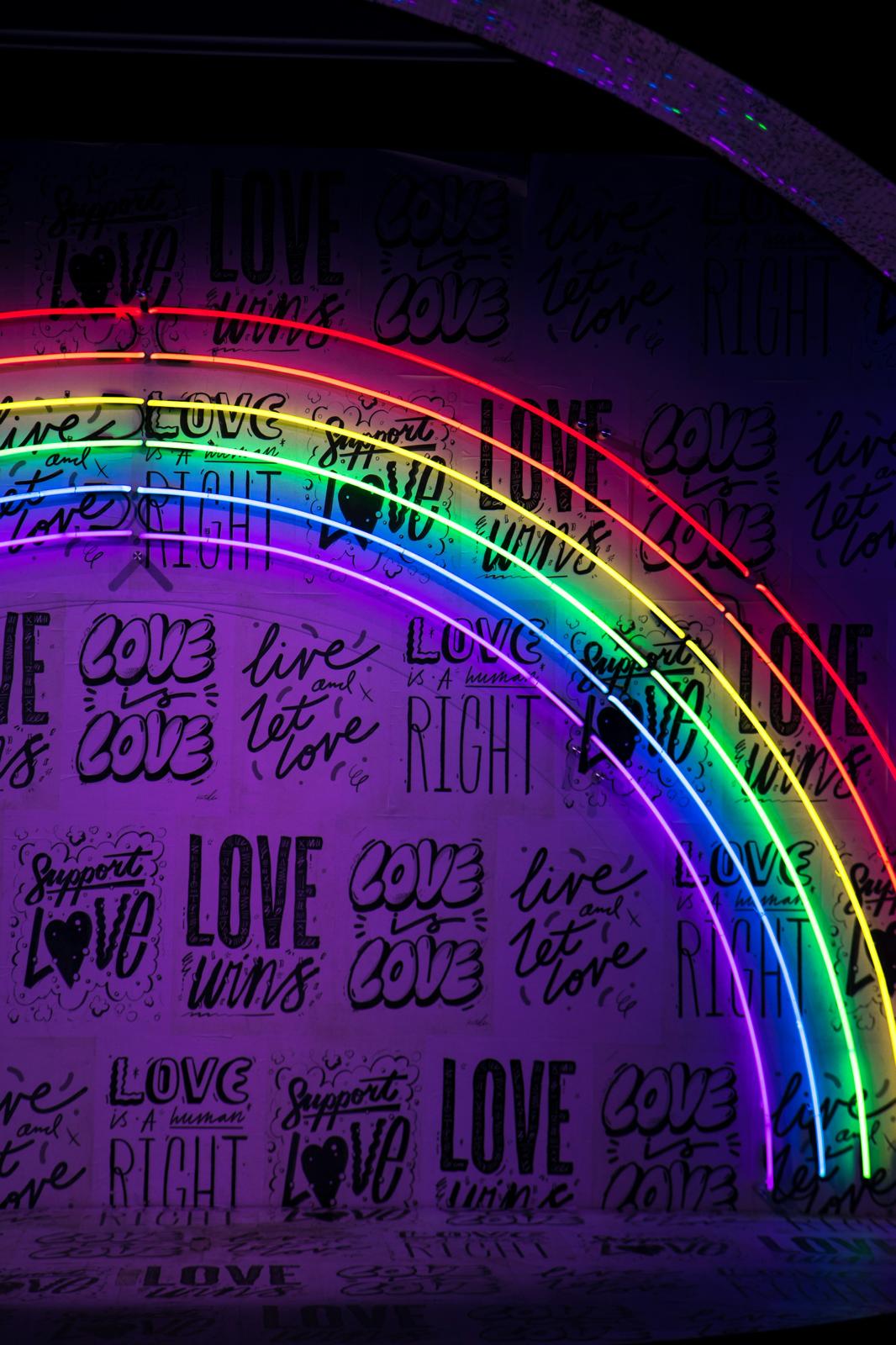 Sexul la prima întâlnire în comunitatea gay: Mituri, realități și manualul ipocriziei moderne