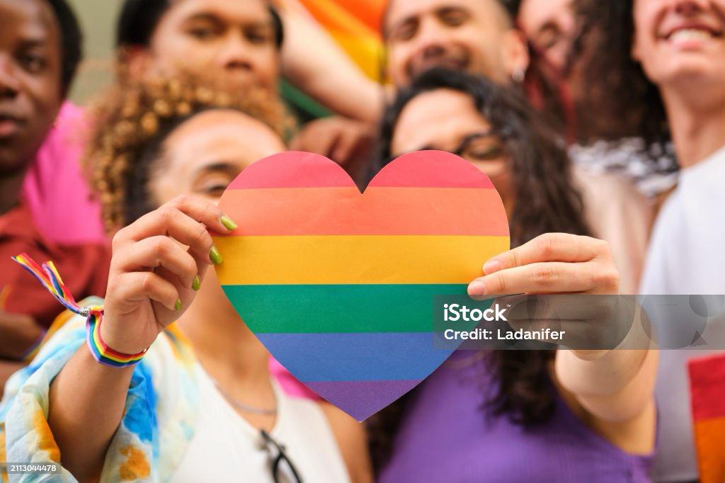 Povestea ta, ritmul tău: De ce nu există o „rețetă perfectă” pentru coming out